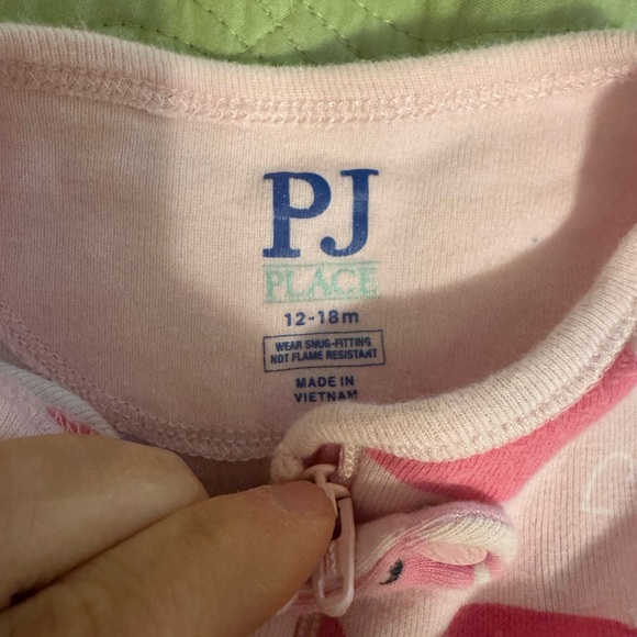 The Children's Place Zipper Sleepers / Valentine’s Day, Easter, St. Patrick’s - Picture 8 of 8